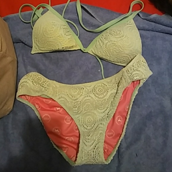 Bathing suits - Picture 6 of 8